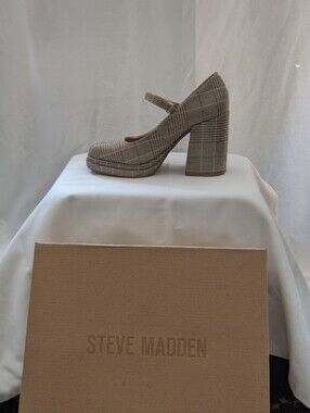 Steve Madden Plaid Mary Jane Platform Pump in Beige Size 7